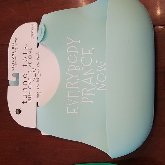 Silicone bib - Picture 1 of 2